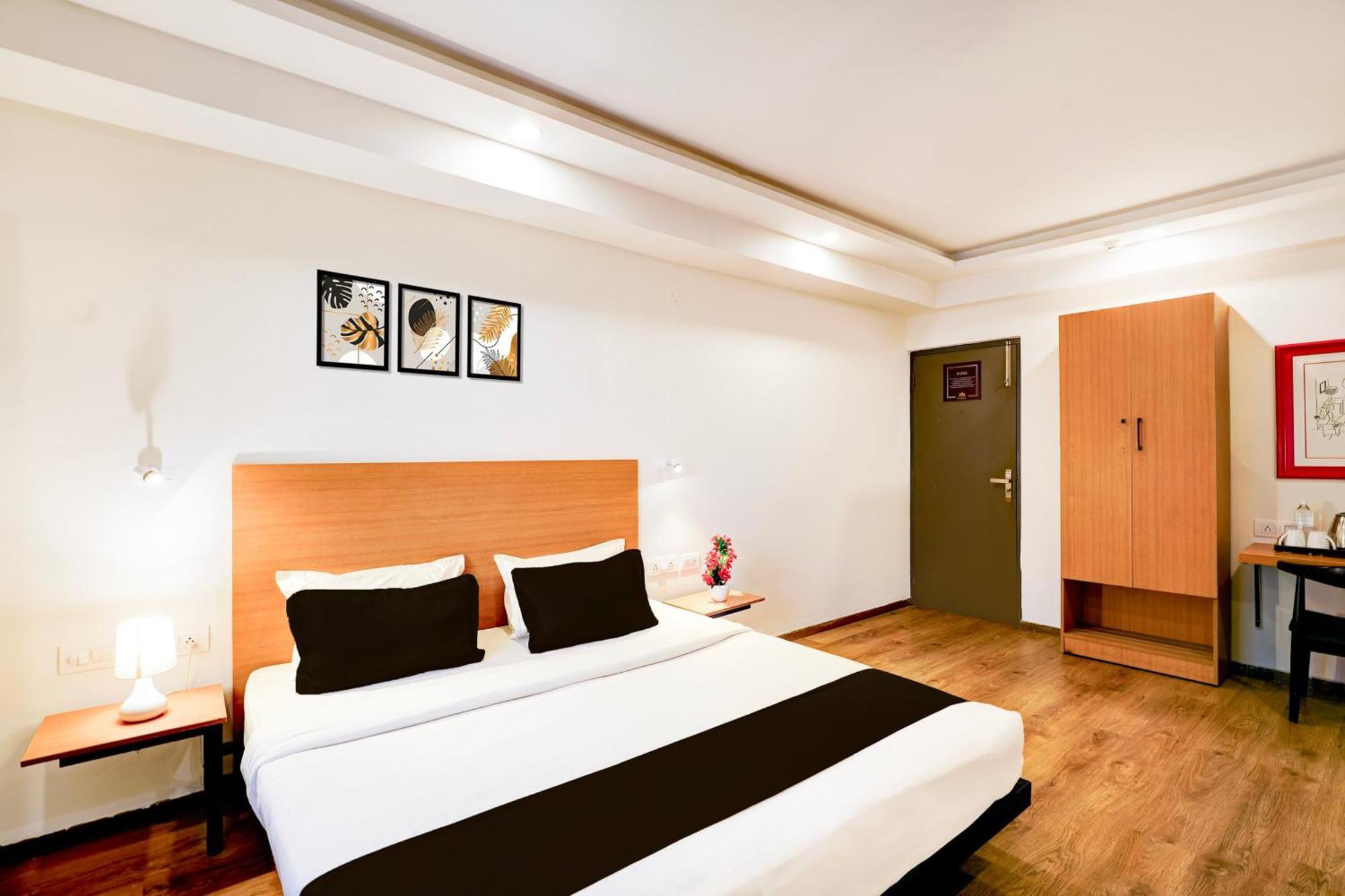 Super Townhouse Jayanagar Hotell Bangalore Exteriör bild