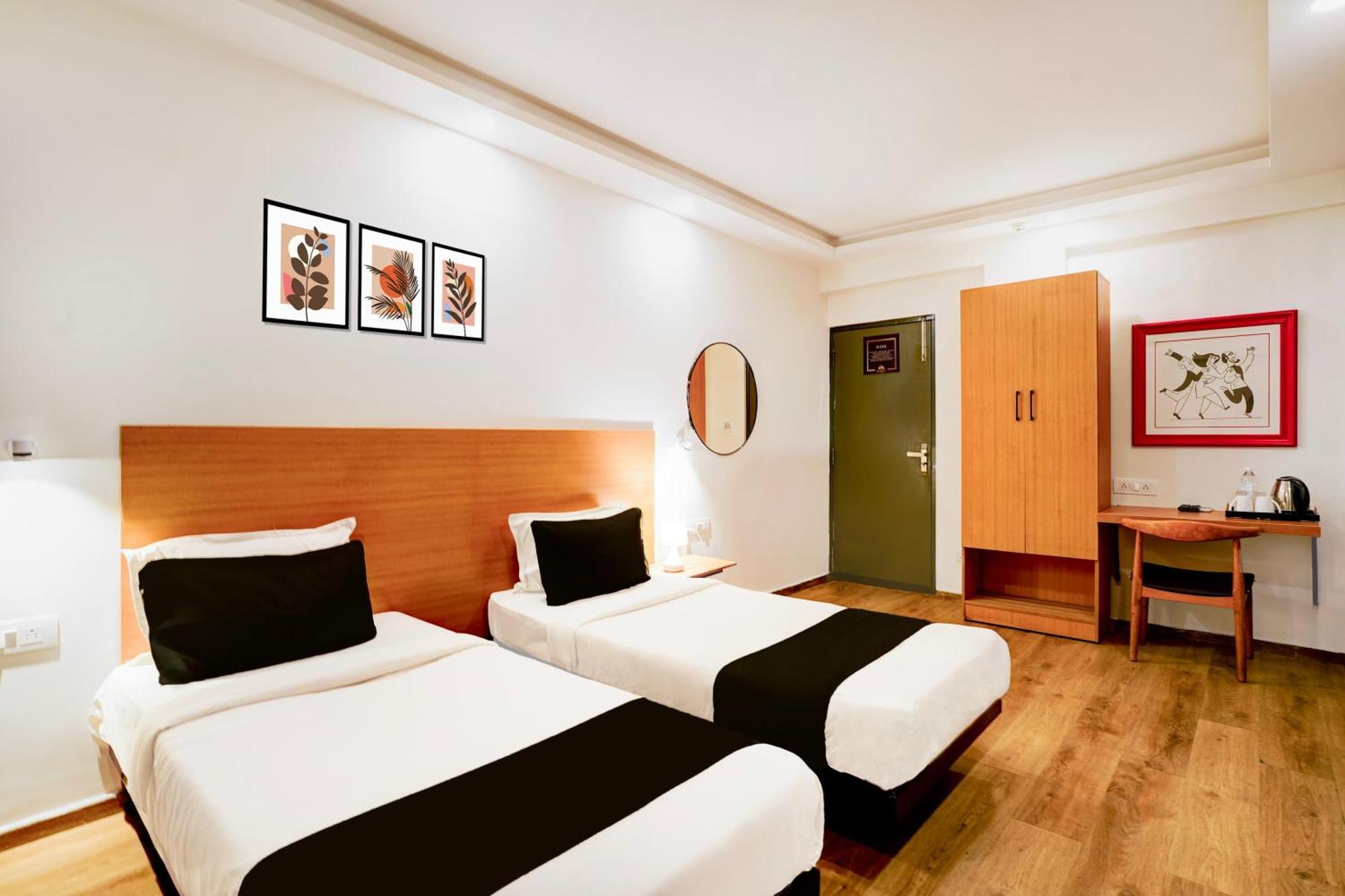 Super Townhouse Jayanagar Hotell Bangalore Exteriör bild