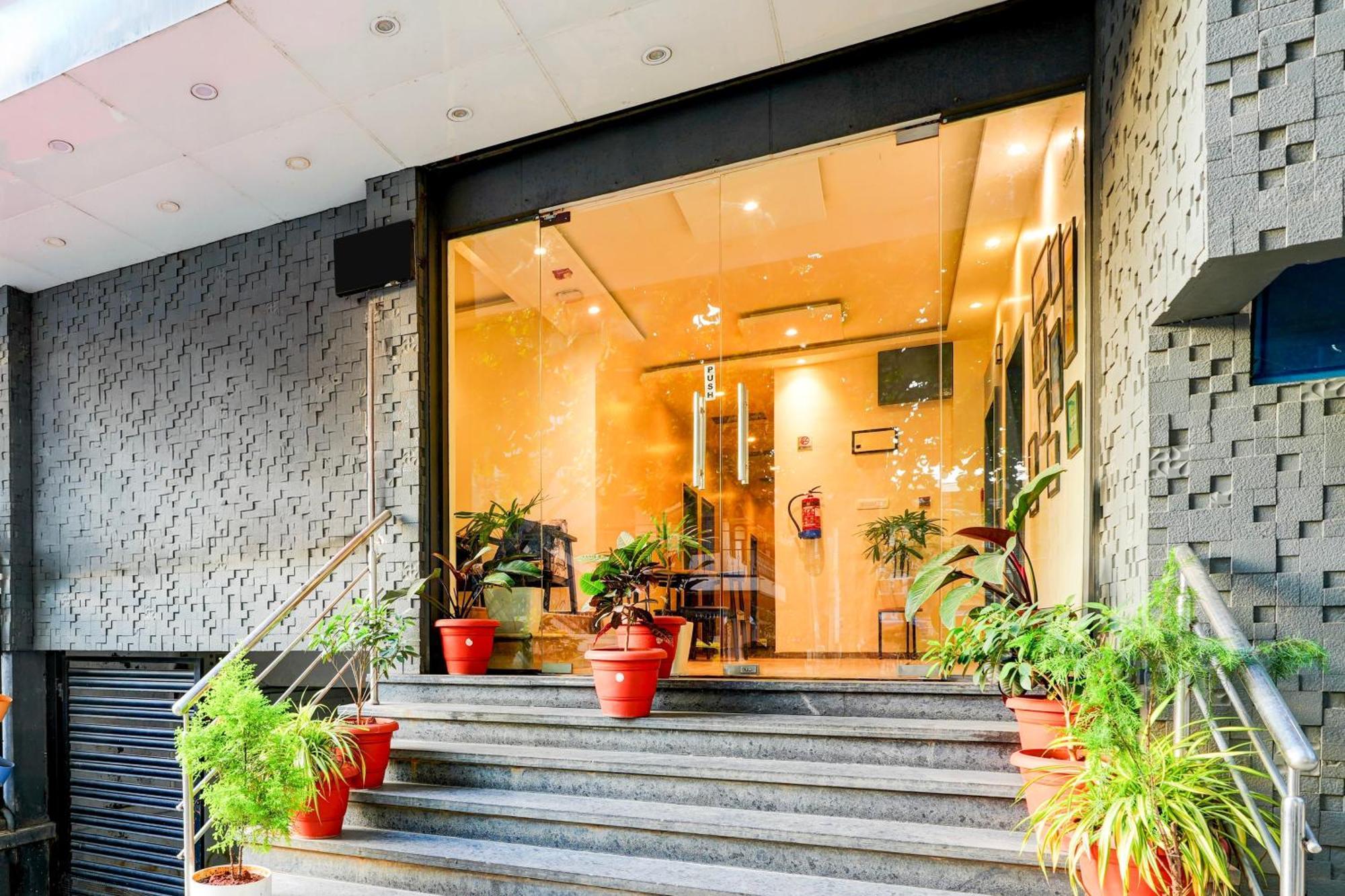 Super Townhouse Jayanagar Hotell Bangalore Exteriör bild