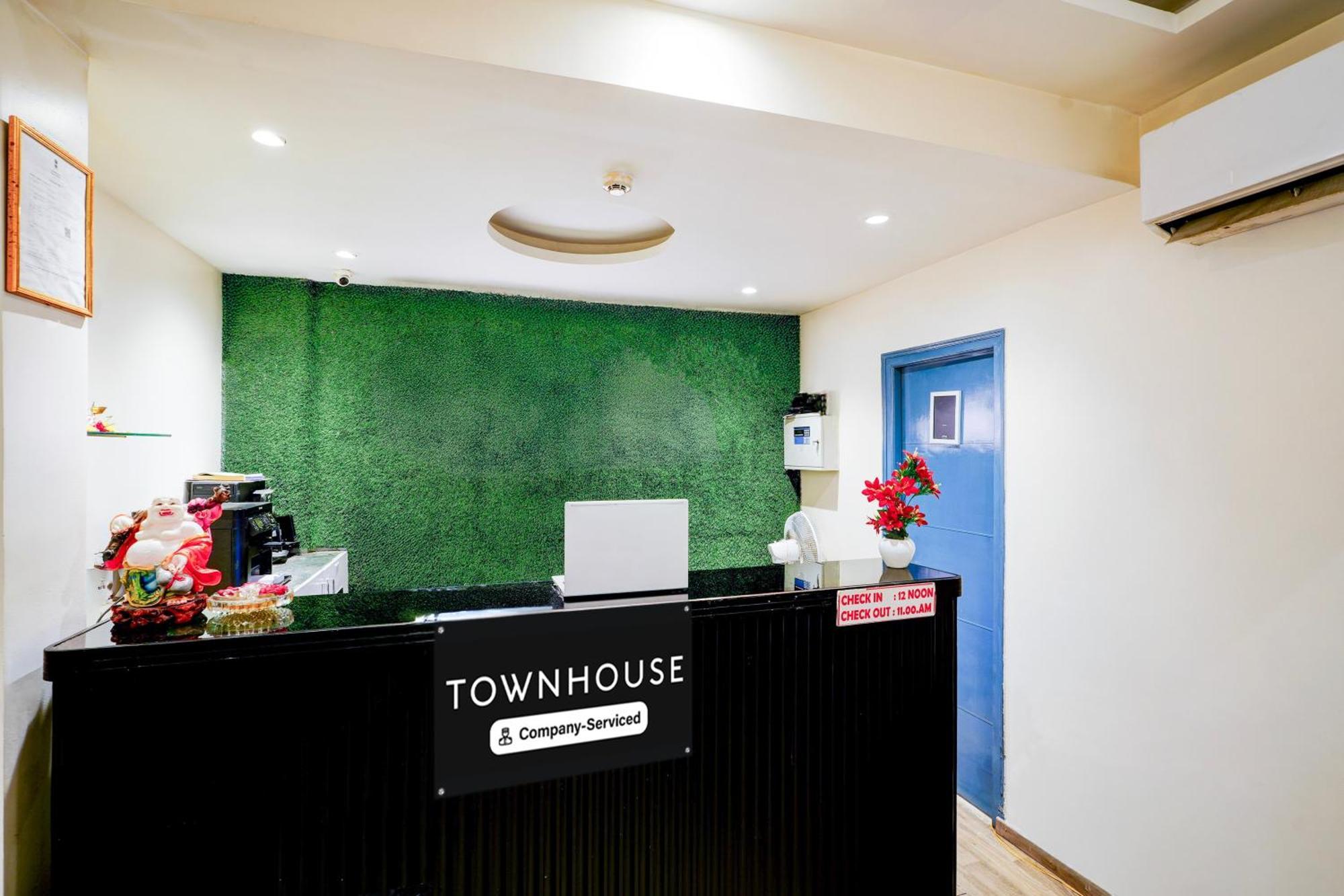 Super Townhouse Jayanagar Hotell Bangalore Exteriör bild
