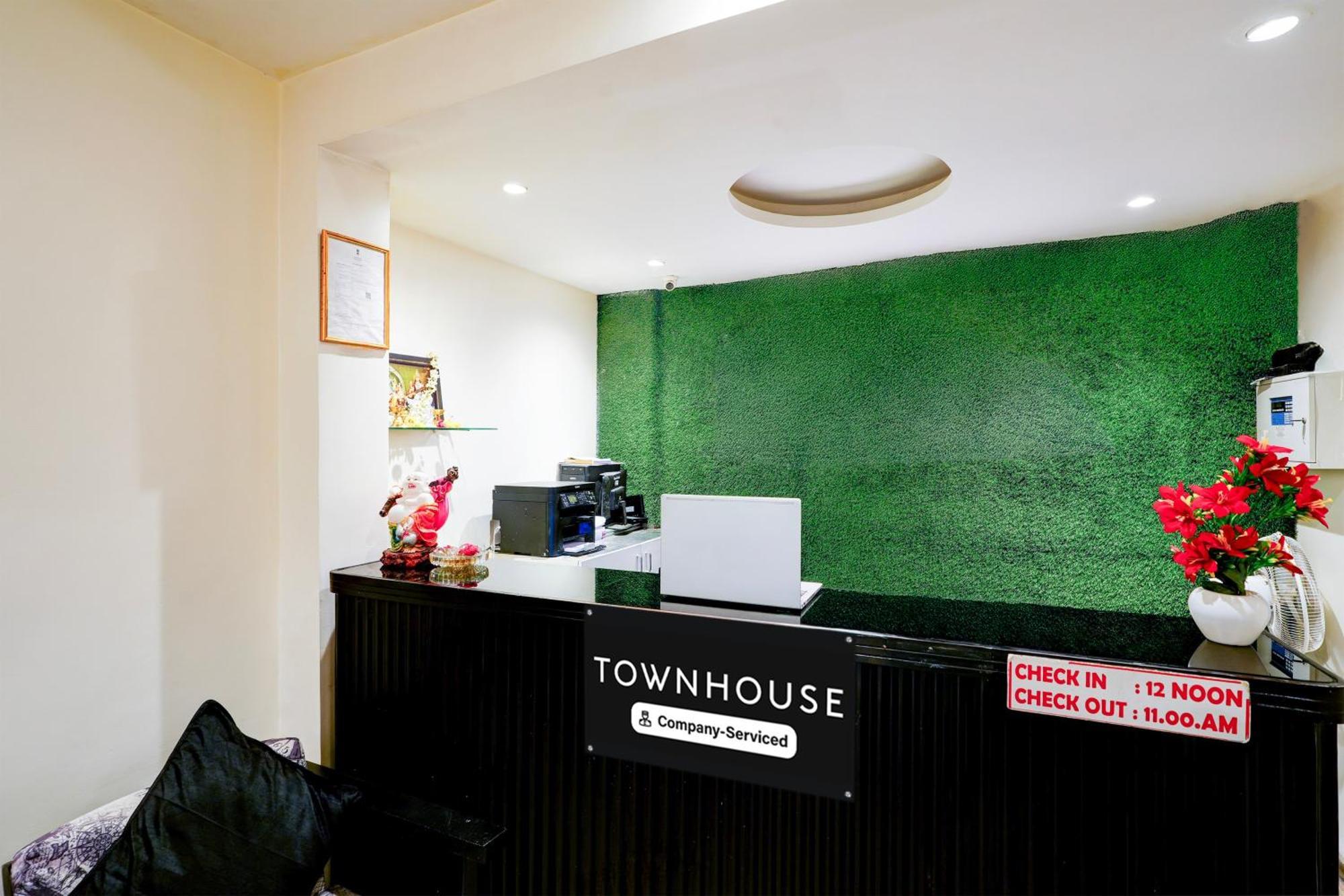 Super Townhouse Jayanagar Hotell Bangalore Exteriör bild