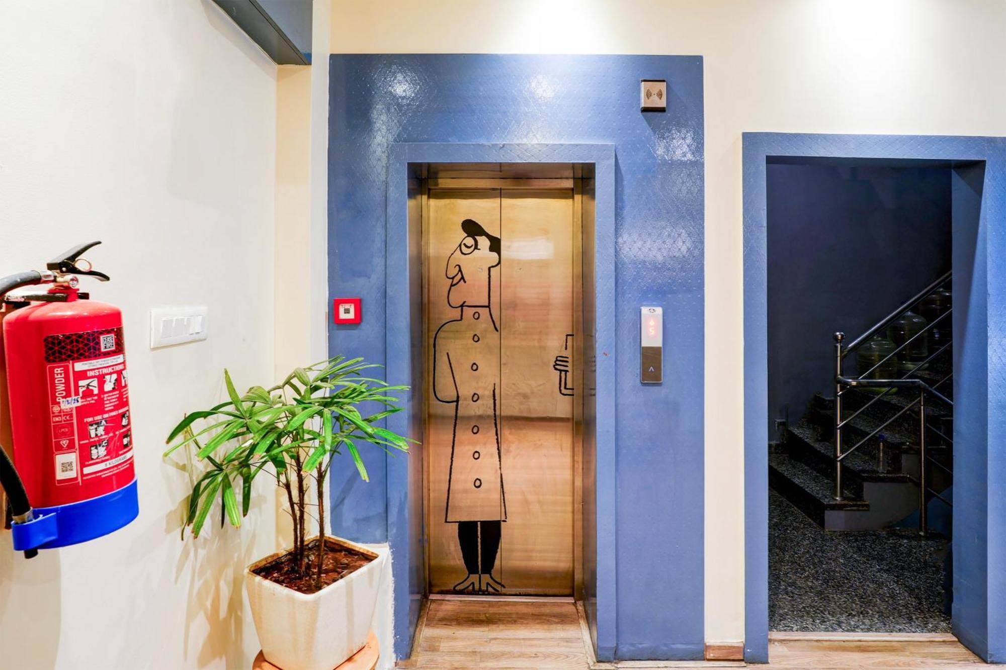 Super Townhouse Jayanagar Hotell Bangalore Exteriör bild